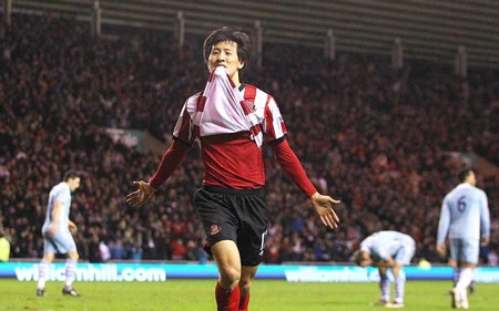 10 khoảnh khắc gây tranh cãi nhất Premier League 2013-14 ảnh 3 10 khoảnh khắc gây tranh cãi nhất Premier League 2013-14