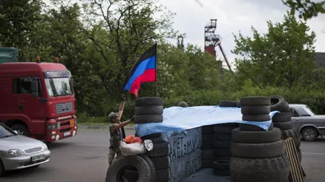 Lực lượng tự vệ vùng Donetsk ra tối hậu thư cho quân đội Kiev ảnh 1 Một chốt kiểm soát gần Donetsk, đông Ukraine.