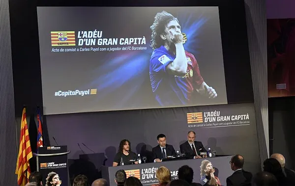 Xavi khóc trong ngày Puyol giải nghệ ảnh 1 image photo