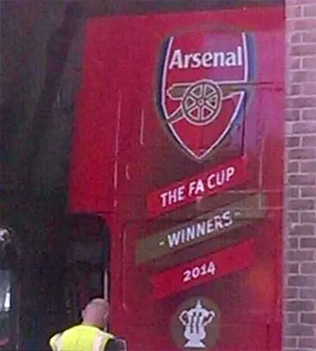 Cơn khát dài danh hiệu dài chín năm có thể là lý do khiến Arsenal muốn diễu hành dù Cup FA không phải là bức chiến quả danh giá như Cup Ngoại hạng Anh hay Champions League. bus-8635-1400195945.jpg