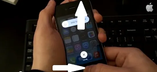 Hướng dẫn jailbreak iOS 7.1.1: Kết nối iPhone 4 của bạn với máy tính qua cáp USB. Trước hết hãy đưa iPhone 4 vào chế độ DFU bằng cách giữ nút Home (mũi tên dưới) 3 giây, sau đó bấm đồng thời nút Home và nút Power (mũi tên trên) tổng cộng 10 giây, rồi cuối cùng nhả nút Power và tiếp tục giữ nút Home thêm 10 giây. A1-Huong-dan-jailbreak-iOS-7.1.1.jpg