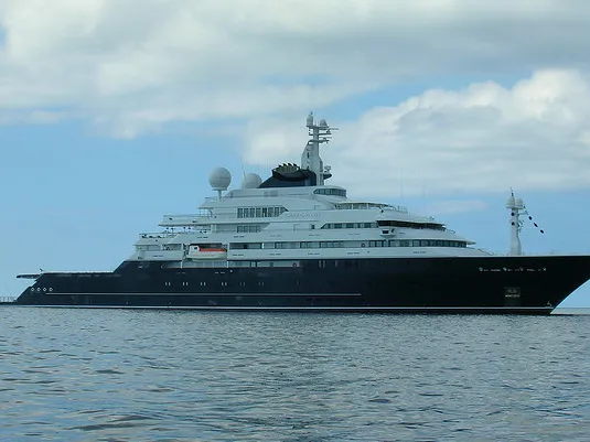 Tàu ngầm đi kèm du thuyền Octupux Tàu ngầm đi kèm du thuyền Octupux