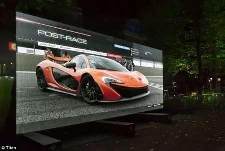 Titan Zeus là tivi lớn nhất thế giới với kích thước lên đến 370-inch