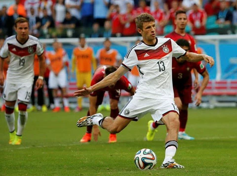  Thomas Mueller: Kẻ cắp không gian, một gã bí ẩn và... lôi thôi ảnh 1