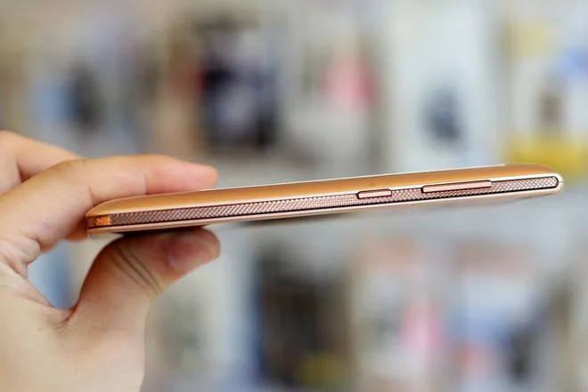  Mở hộp smartphone Nhật camera 20 'chấm', bảo mật vân tay ảnh 7