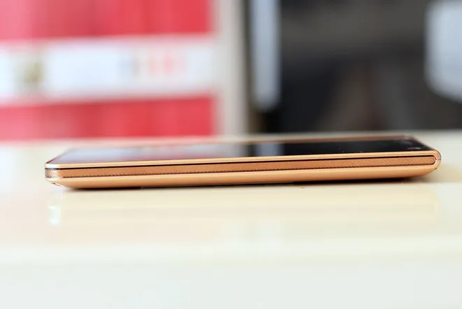  Mở hộp smartphone Nhật camera 20 'chấm', bảo mật vân tay ảnh 8