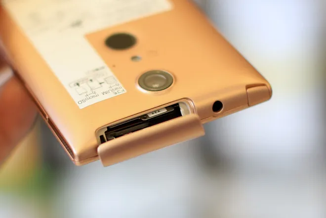  Mở hộp smartphone Nhật camera 20 'chấm', bảo mật vân tay ảnh 11