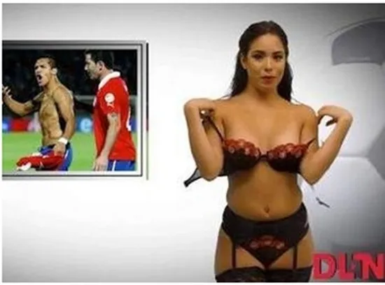 World Cup 2014: “Bỏng mắt” với bản tin khỏa thân ảnh 2 World Cup 2014: “Bỏng mắt” với bản tin khỏa thân ảnh 2