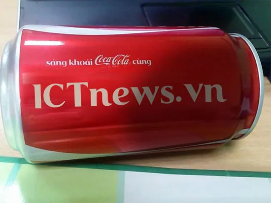 Hướng dẫn in tên trên lon Coca-Cola: Một kiểu lon nằm khác. A8-Huong-dan-tu-in-ten-tren-lon-Coca-Cola.jpg