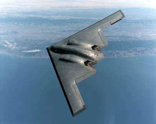 Mỹ sắp chế tạo máy bay ném bom thế hệ mới ảnh 1 http://www.worldwide-military.com/Military%20Aircraft/US%20Bombers%20plaatjes/Groot/USAF%20-%20Plane%20-%20B-2%20Spirit%20banking%20over%20coast%20line.jpg