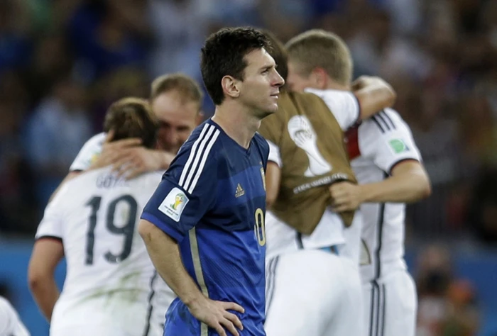 Messi “đắng lòng” nhìn cúp vàng tuột khỏi tầm tay ảnh 7