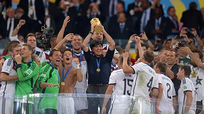 Khoảnh khắc đăng quang đầy cảm xúc của nhà vô địch thế giới Đức ảnh 12