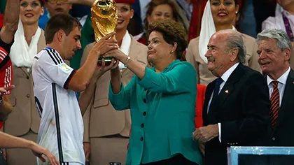 Khoảnh khắc đăng quang đầy cảm xúc của nhà vô địch thế giới Đức ảnh 10