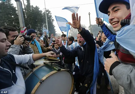 Lionel Messi được tổng thống chào đón như người hùng ảnh 7 Những với họ Messi và các đồng đội vẫn như những người hùng