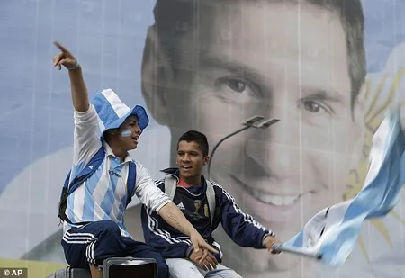 Lionel Messi được tổng thống chào đón như người hùng ảnh 8 Tấm poster khổng lồ in hình Messi dựng nên ở Buenos Aires