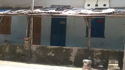 Hình ảnh hiện trường vụ cảnh sát giải cứu nữ con tin bị người tình khống chế ảnh 1