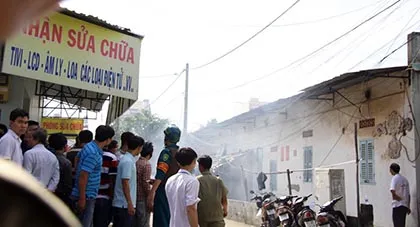 Hình ảnh hiện trường vụ cảnh sát giải cứu nữ con tin bị người tình khống chế ảnh 13