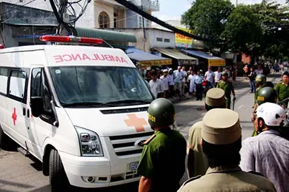 Hình ảnh hiện trường vụ cảnh sát giải cứu nữ con tin bị người tình khống chế ảnh 11 Hình ảnh hiện trường vụ cảnh sát giải cứu nữ con tin bị người tình khống chế ảnh 11