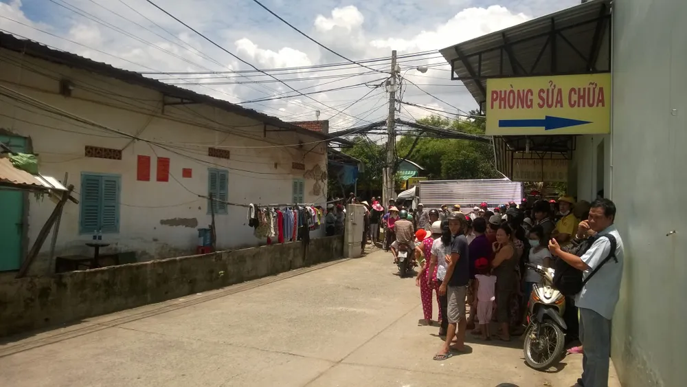 Hình ảnh hiện trường vụ cảnh sát giải cứu nữ con tin bị người tình khống chế ảnh 2