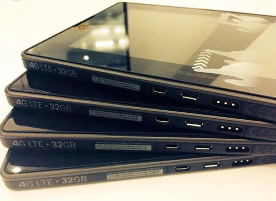 PlayBook hỗ trợ 3G/4G-LTE dung lượng 32GB. PlayBook hỗ trợ 3G/4G-LTE dung lượng 32GB.