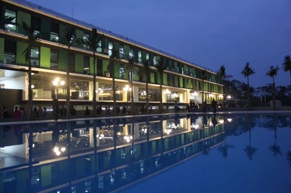 Làng phần mềm F-Ville không chỉ thuần túy là một văn phòng làm việc với các trang thiết bị hiện đại mà còn có các khu thể thao đa năng trong nhà, ngoài trời, khu giải trí.