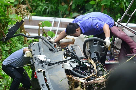 Hình ảnh, xe khách, nát vụn, vực sâu 200m