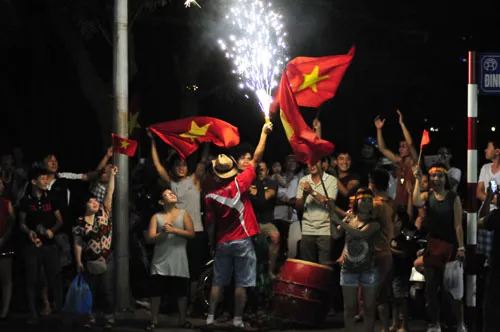 Các CĐV Việt Nam đã có một đêm không ngủ