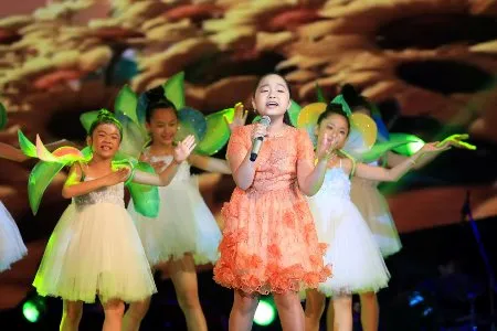 Linh Nhi khoe giọng khỏe với Cảm ơn mùa thu