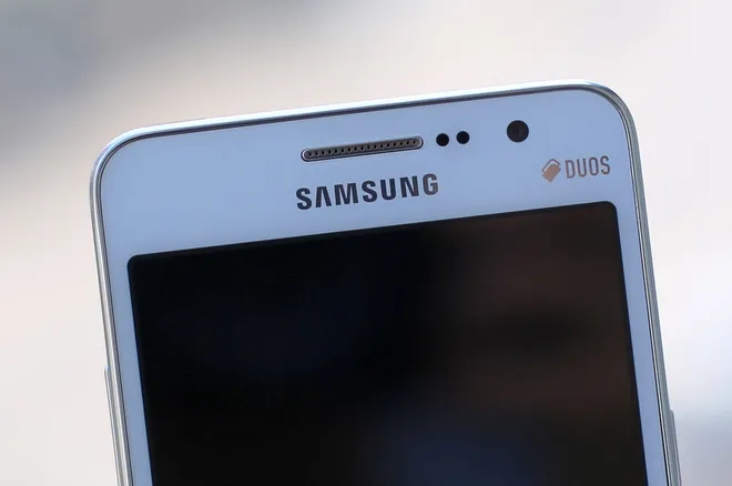  Smartphone camera trước 5 megapixel giá mềm của Samsung ảnh 4