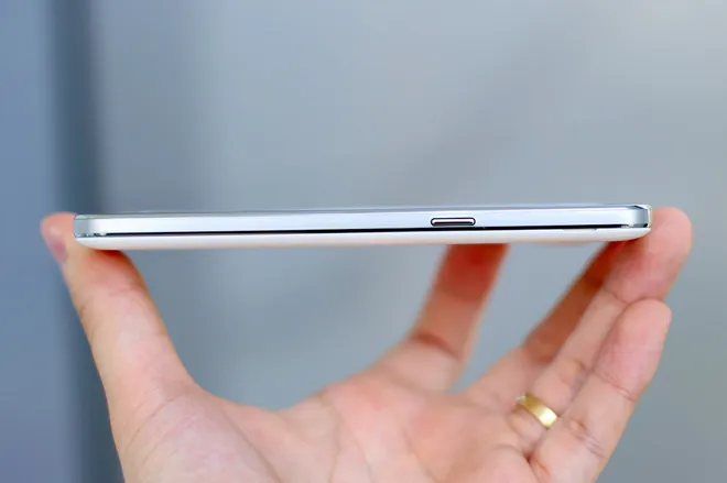  Smartphone camera trước 5 megapixel giá mềm của Samsung ảnh 9