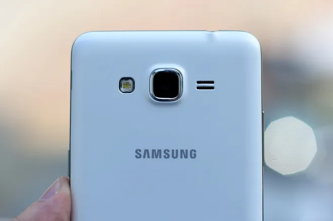  Smartphone camera trước 5 megapixel giá mềm của Samsung ảnh 7