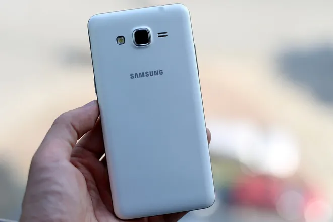  Smartphone camera trước 5 megapixel giá mềm của Samsung ảnh 6