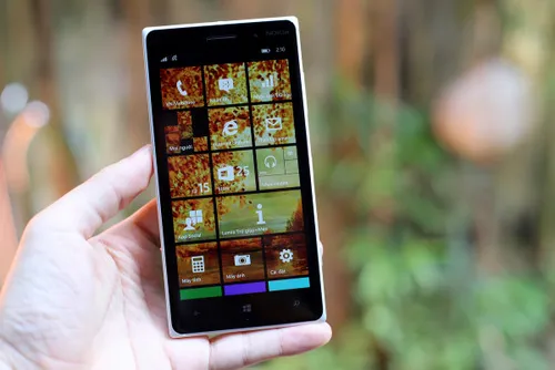 Lumia 830 với dáng đẹp và mỏng.