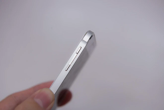  Mở hộp Samsung Galaxy Alpha xách tay giá 11 triệu đồng ảnh 6