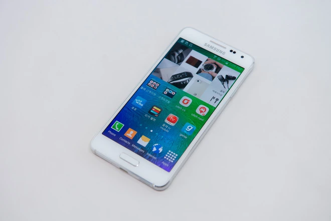  Mở hộp Samsung Galaxy Alpha xách tay giá 11 triệu đồng ảnh 4