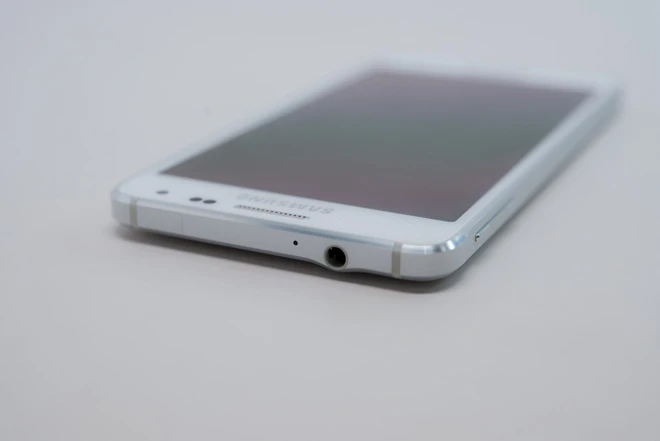  Mở hộp Samsung Galaxy Alpha xách tay giá 11 triệu đồng ảnh 9