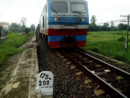 Tàu hàng nổ ổ dầu đầu trục, đường sắt Bắc-Nam tê liệt gần 4 giờ ảnh 3