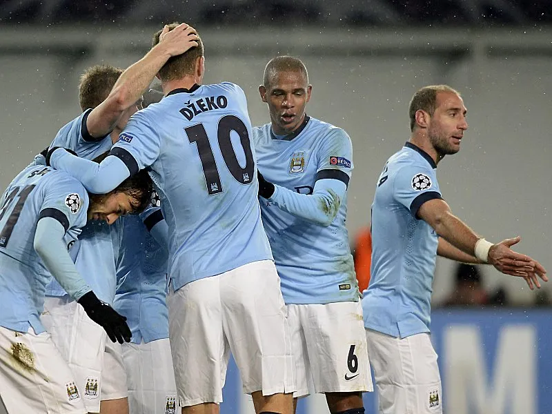 Manchester City cầm vàng lại để vàng rơi