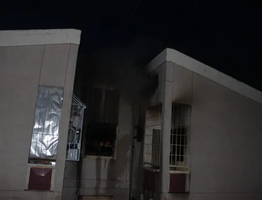 Khói bốc lên nghi ngút