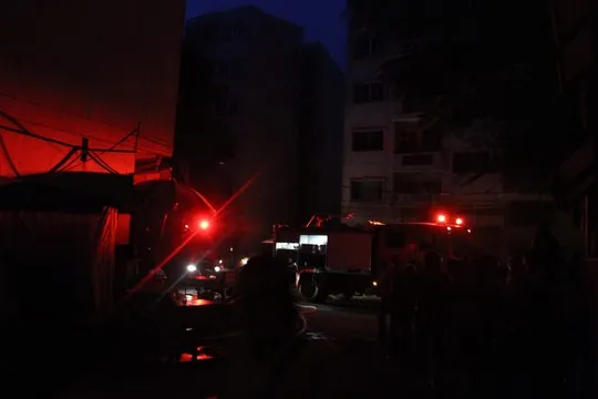 Xe cứu hỏa được huy động tới hiện trường.