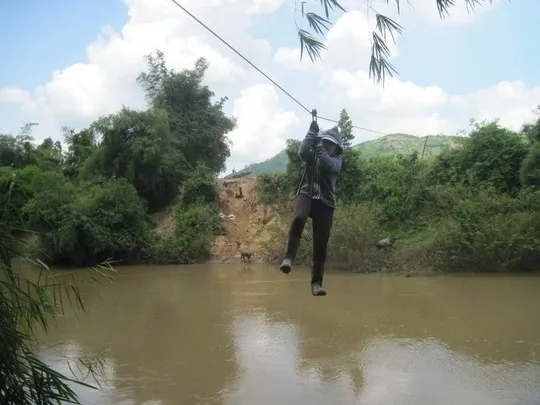Đu cáp treo qua sông, một người tử nạn