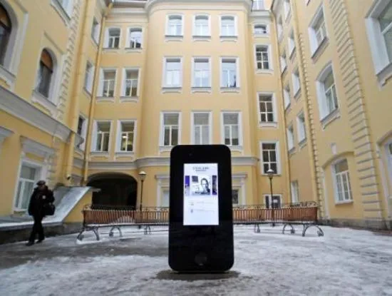 Nga hạ đài tưởng niệm Steve Jobs vì Tim Cook gay ảnh 1 Nga hạ đài tưởng niệm Steve Jobs vì Tim Cook gay ảnh 1