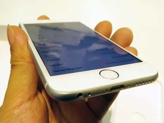 Phím Home tích hợp cảm biến vân tay.