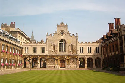 Chọn trường phù hợp tại Anh ảnh 2