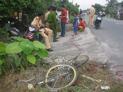 Lái xe tông chết nữ sinh, CSGT được đưa đi 'giám định sức khỏe' ảnh 1 Lái xe tông chết nữ sinh, CSGT được đưa đi 'giám định sức khỏe' ảnh 1