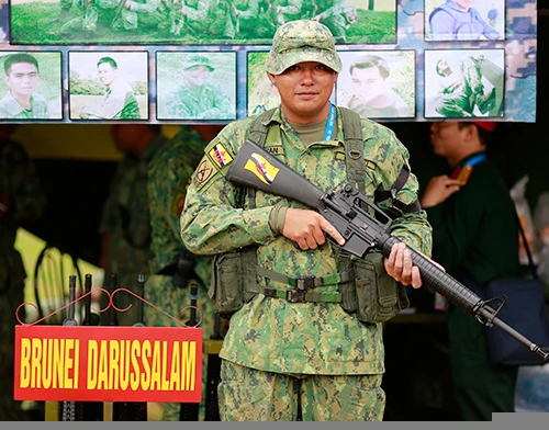 Súng trường M16A2. Xạ thủ quân đội các quốc gia ASEAN trang bị súng trường M16 tham gia Giải AARM-24