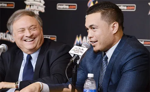 Stanton trong lễ ký hợp đồng mới đây. Ảnh:Reuters. anh-2-9556-1416529191.jpg