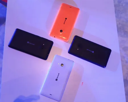 Lumia 535 chính thức ra mắt thị trường Việt với giá 3,5 triệu đồng ảnh 2 Đại diện Microsoft Devices Việt Nam công bố mức giá bán của Lumia 535