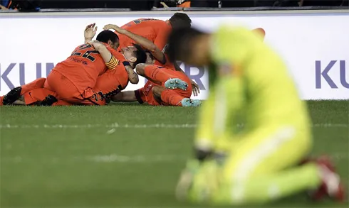 Cầu thủ Barca mừng bàn thắng quý như vàng. Ảnh:AP. a-3035-1417393226.jpg