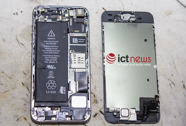 Vị trí các linh kiện vẫn được sắp xếp và lắp đặt như nguyên mẫu của chiếc 5S.